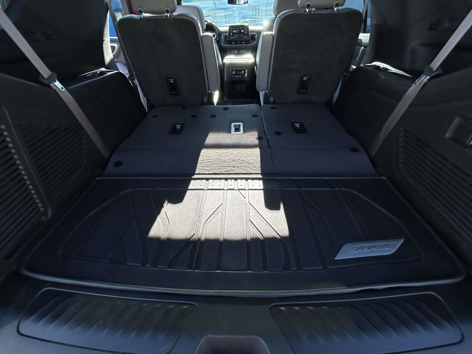 Used 2021 Chevrolet Tahoe LT w/ LT Signature Package image 16