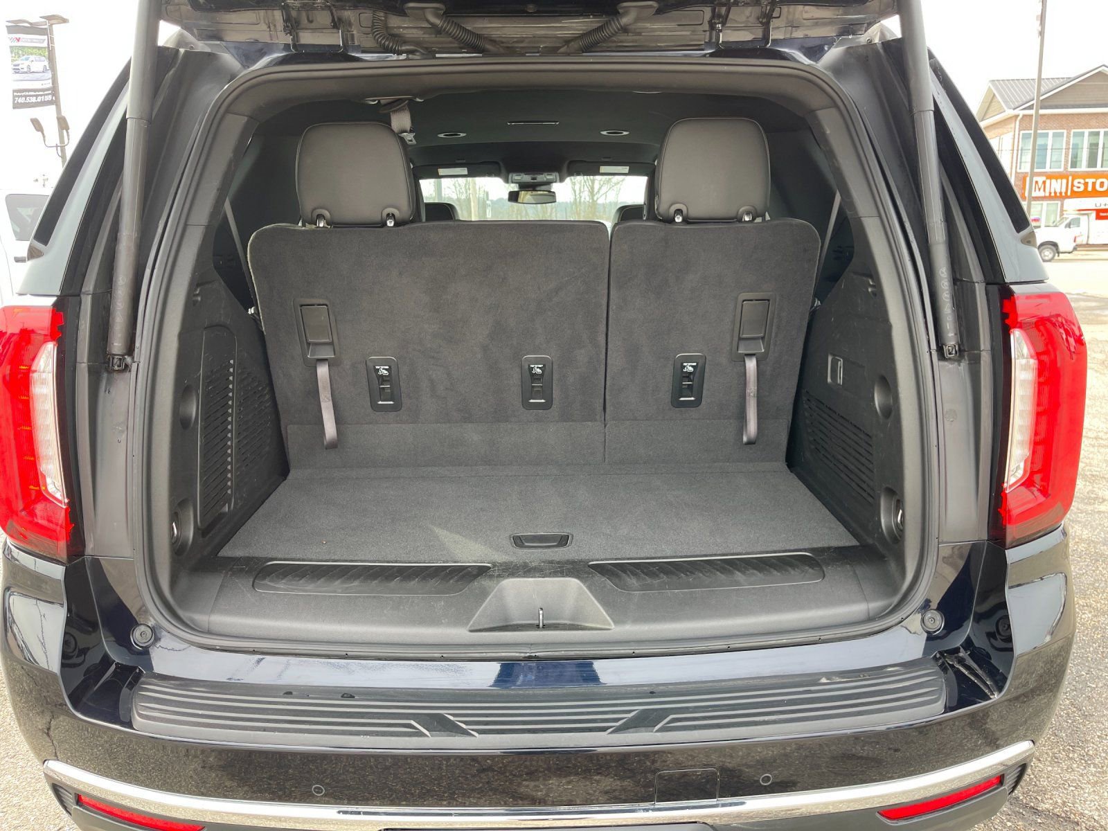 Used 2024 GMC Yukon SLT image 18