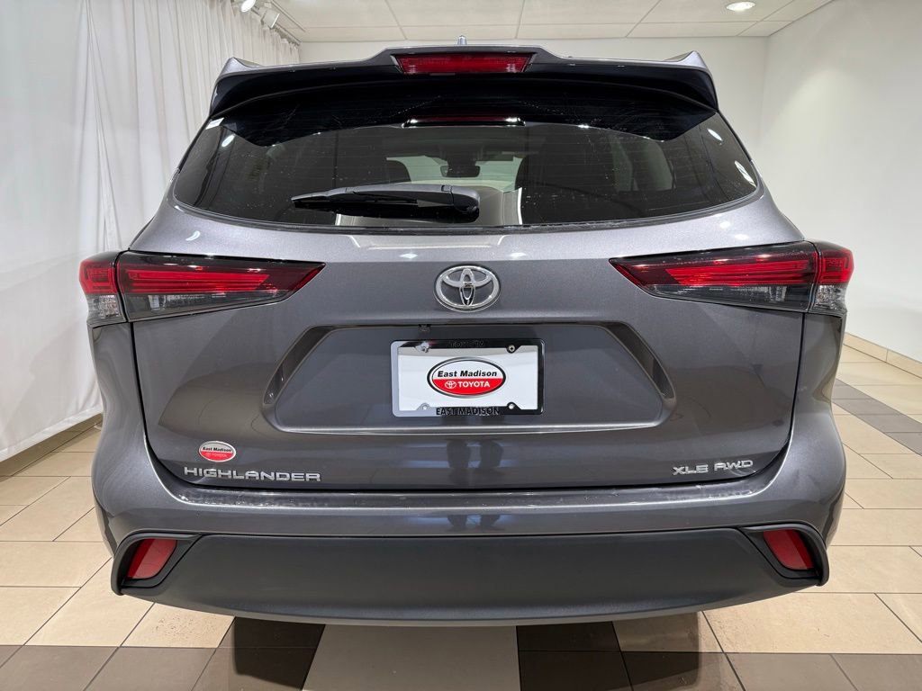 Certified 2024 Toyota Highlander XLE image 4