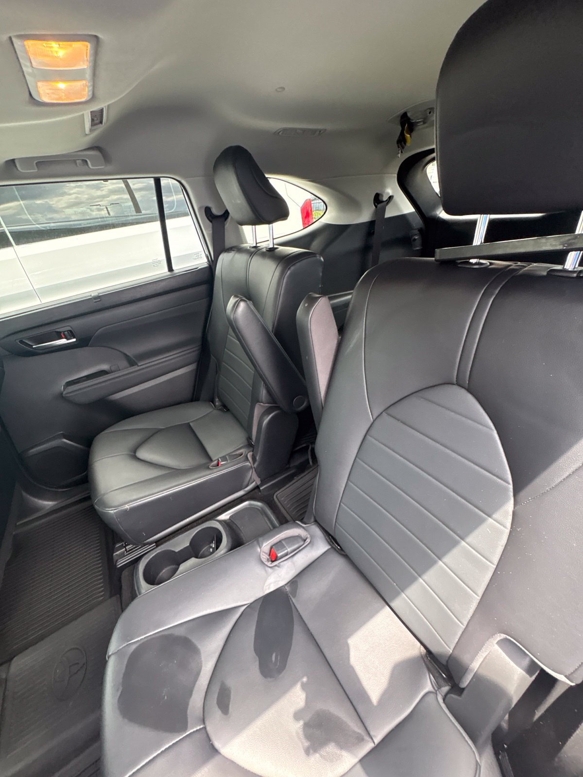 Used 2023 Toyota Highlander XLE FWD image 29