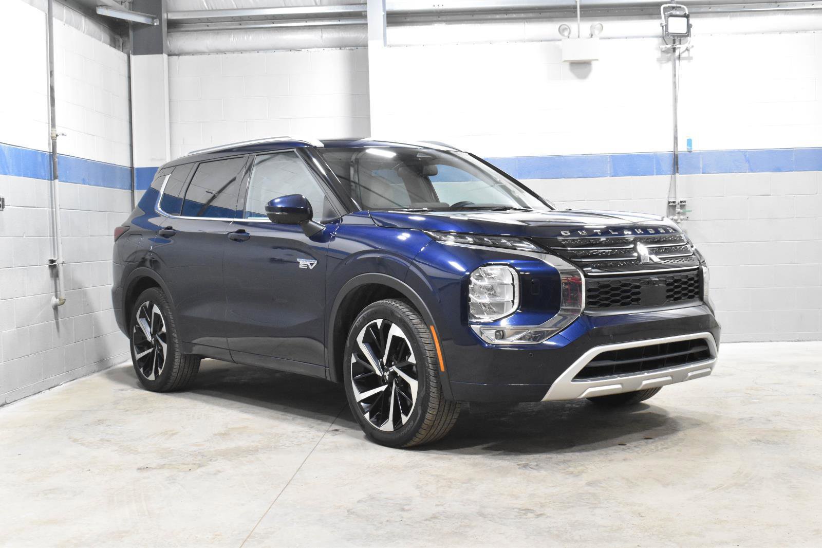 Used 2023 Mitsubishi Outlander SEL image 28