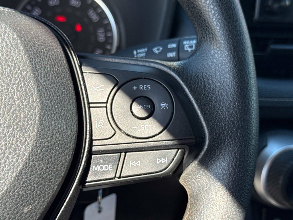 Certified 2021 Toyota RAV4 LE AWD/4WD image 27