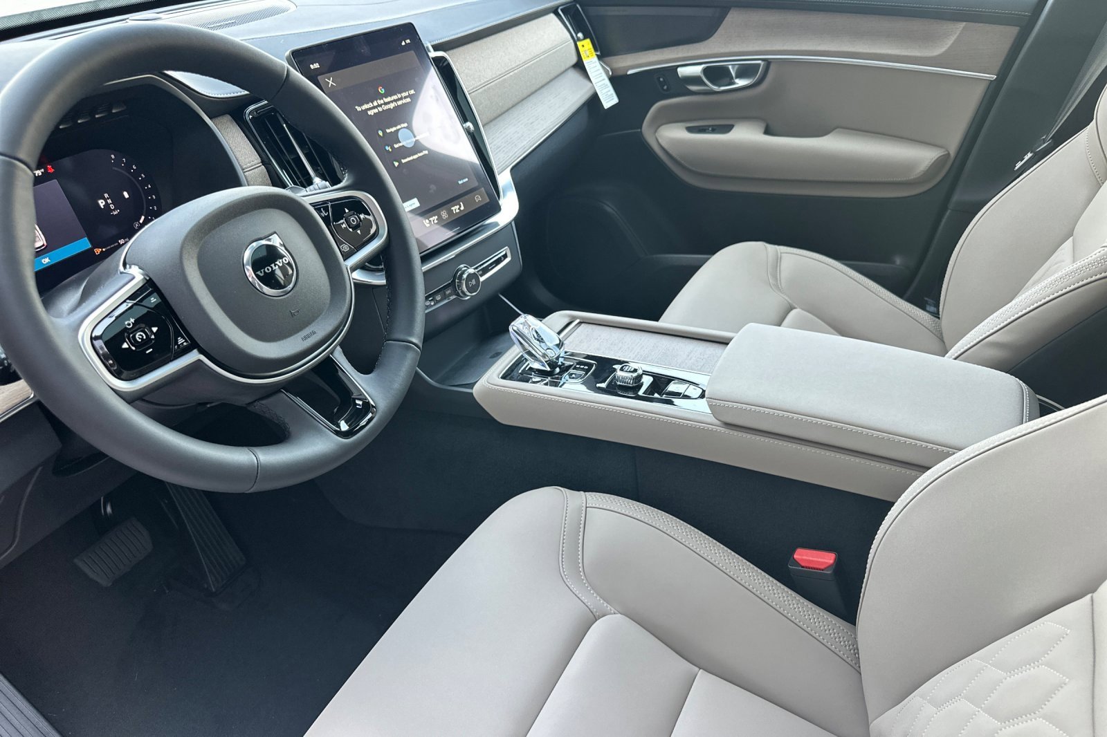 New 2026 Volvo XC90 B6 Plus w/ Protection Package Premier image 9