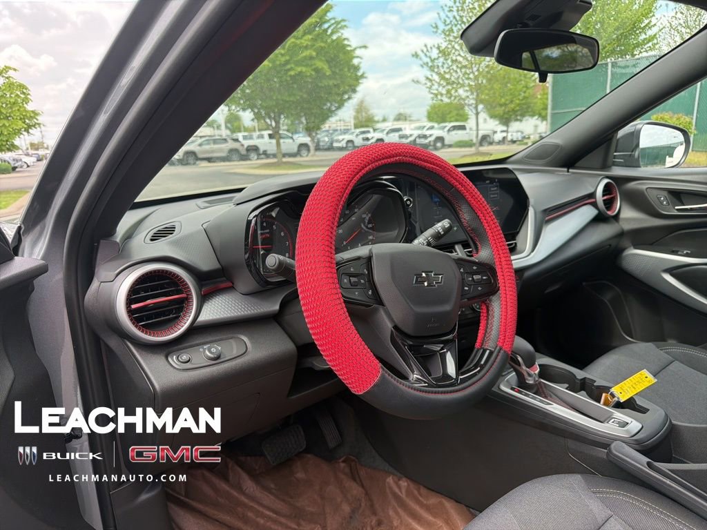 Certified 2025 Chevrolet Trax RS w/ Driver Confidence Package image 10