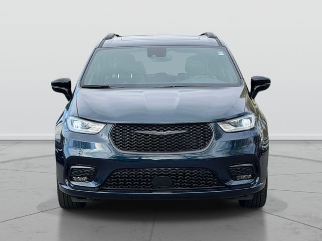 Used 2025 Chrysler Pacifica Limited FWD image 2
