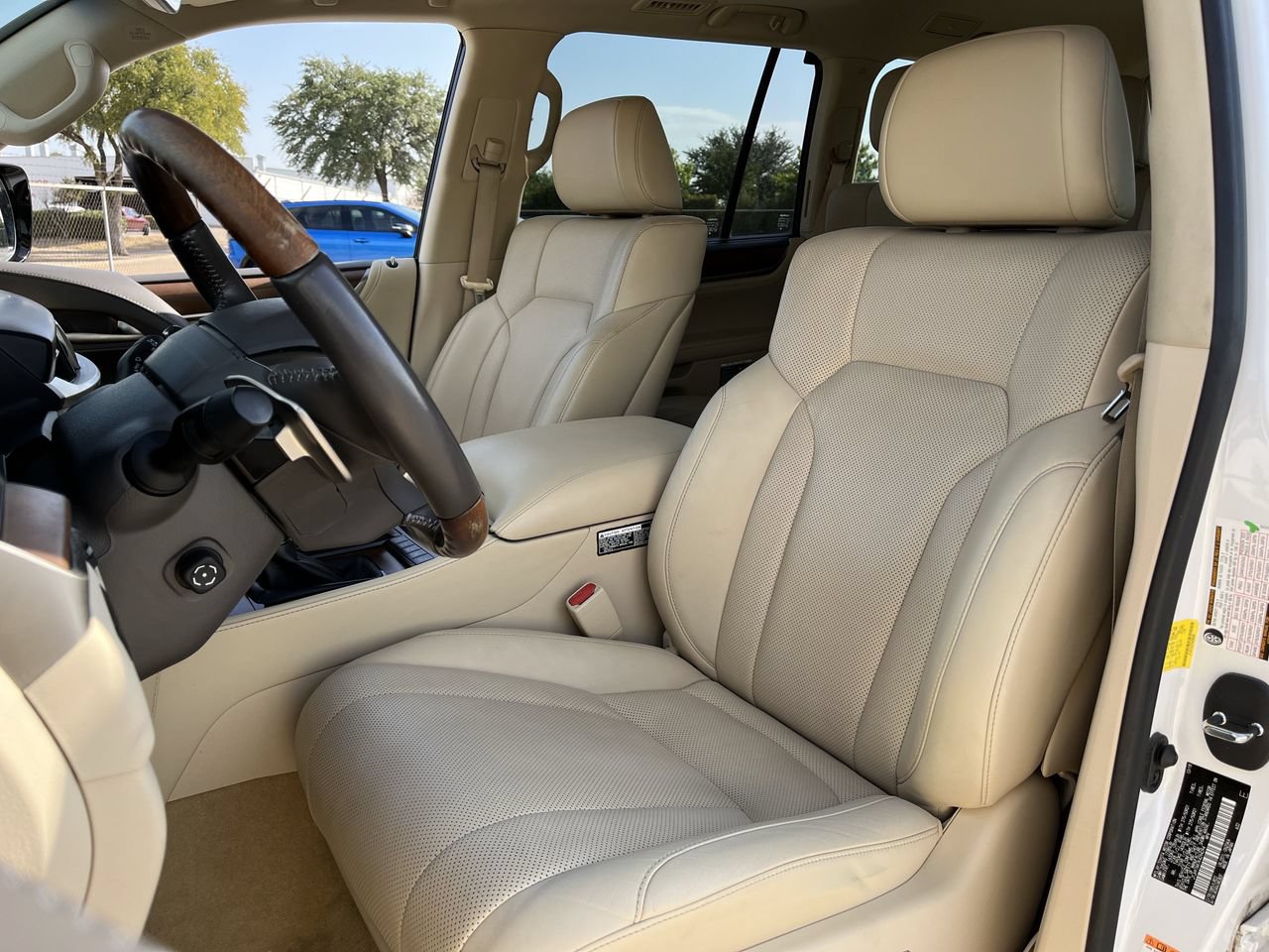 Used 2019 Lexus LX 570 4WD w/ Luxury Package image 23