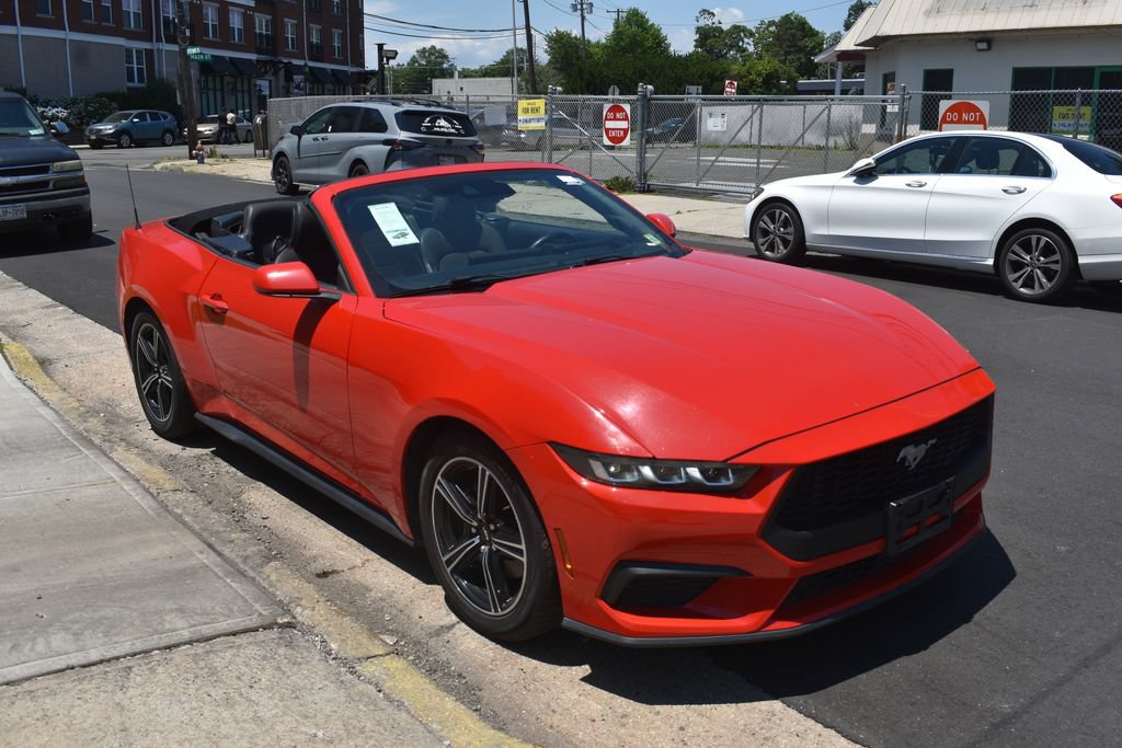Used 2024 Ford Mustang Convertible RWD image 4