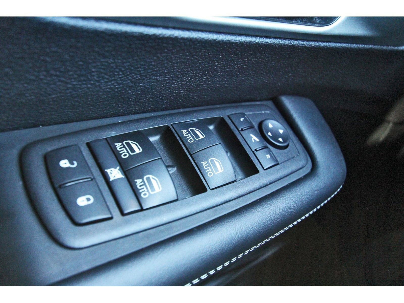 Used 2024 Chrysler Pacifica Premium image 20