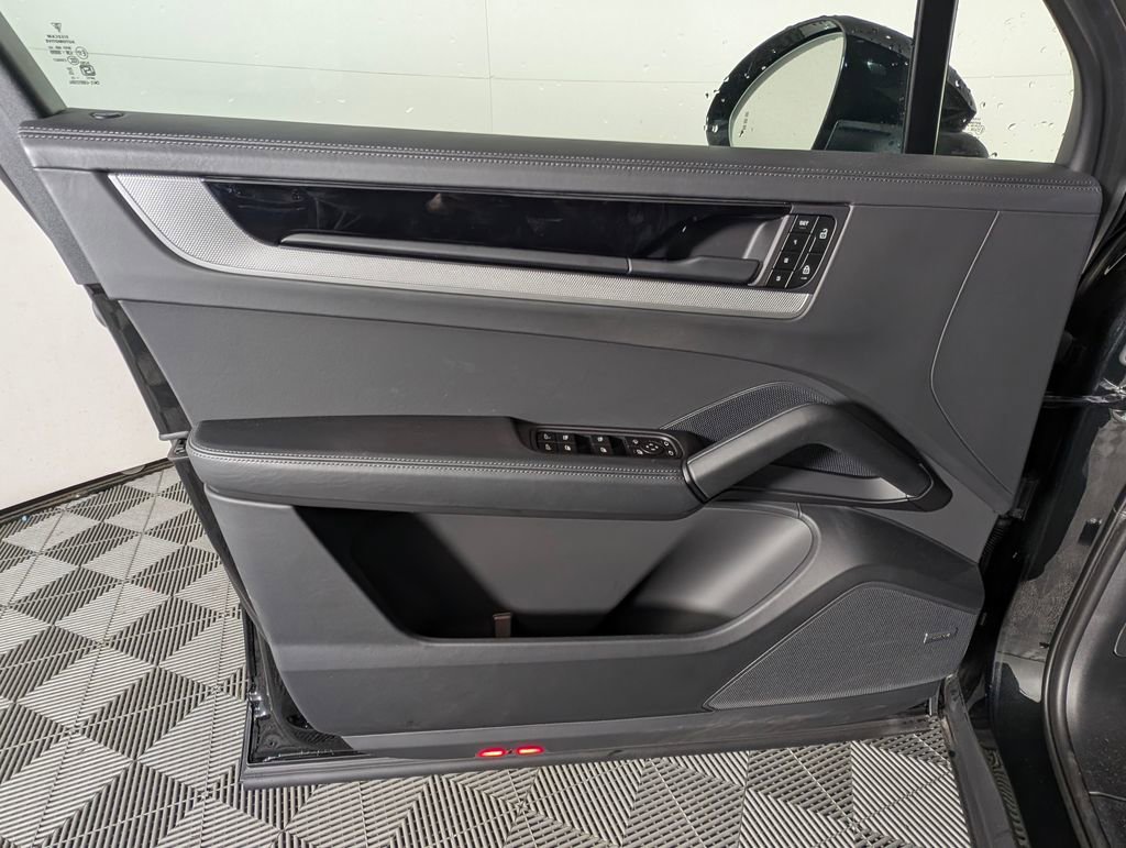 New 2026 Porsche Cayenne image 25