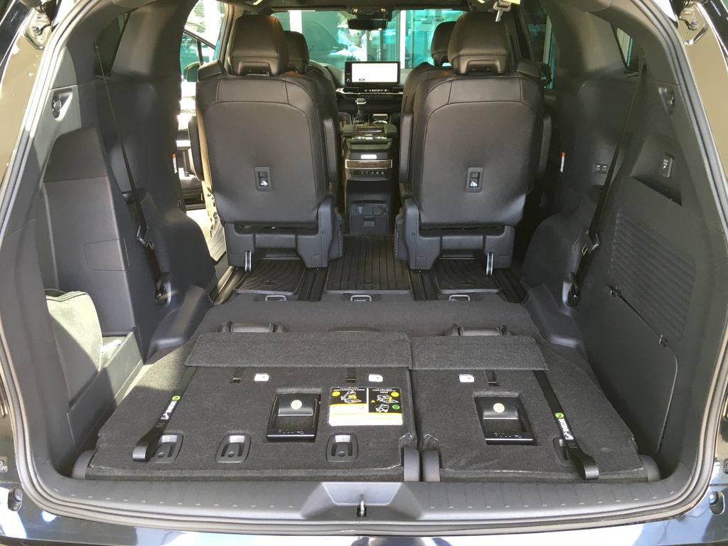 New 2026 Toyota Sienna Platinum AWD/4WD image 31