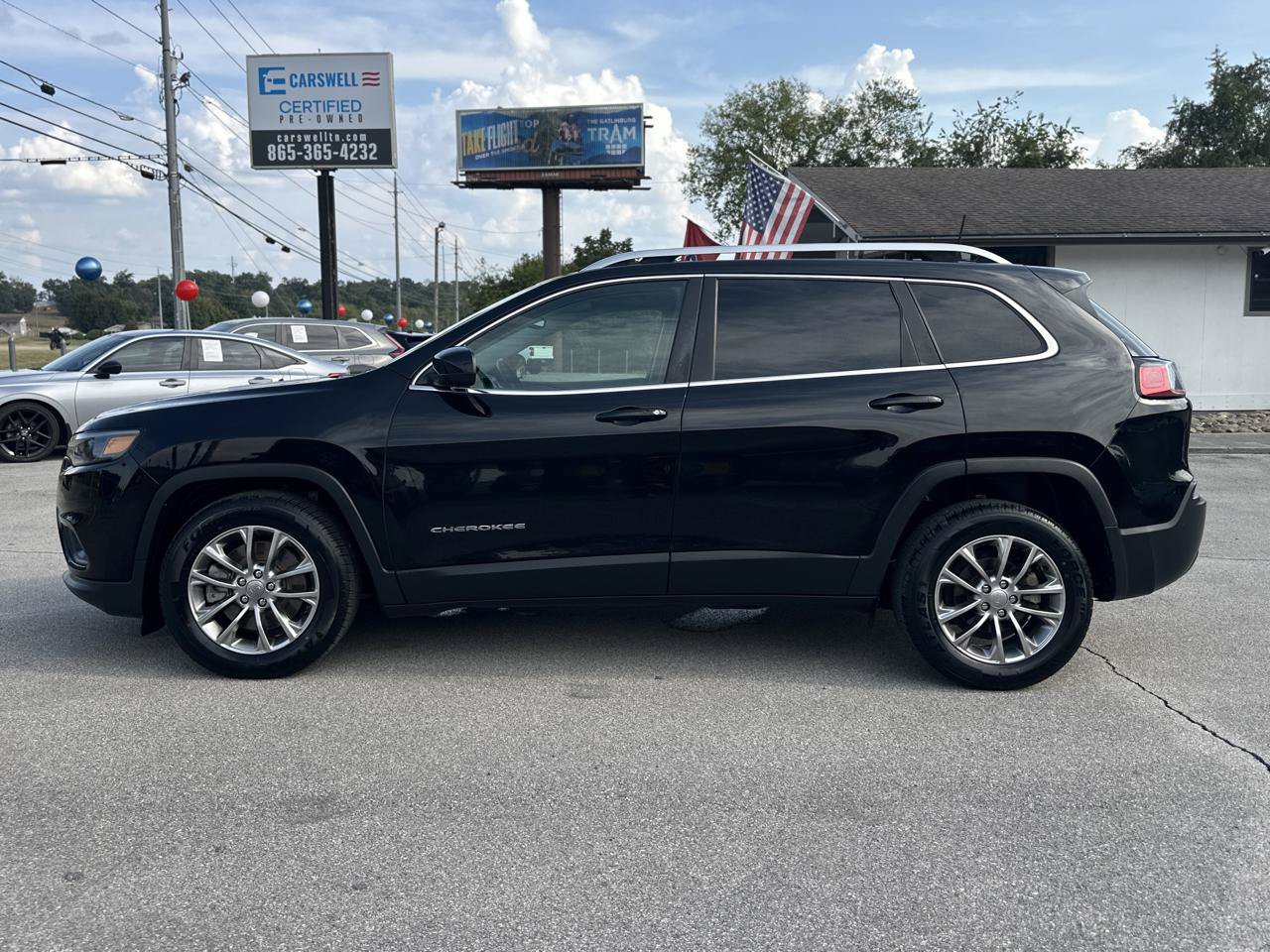 Used 2019 Jeep Cherokee Latitude Plus w/ Comfort/Convenience Group FWD image 7