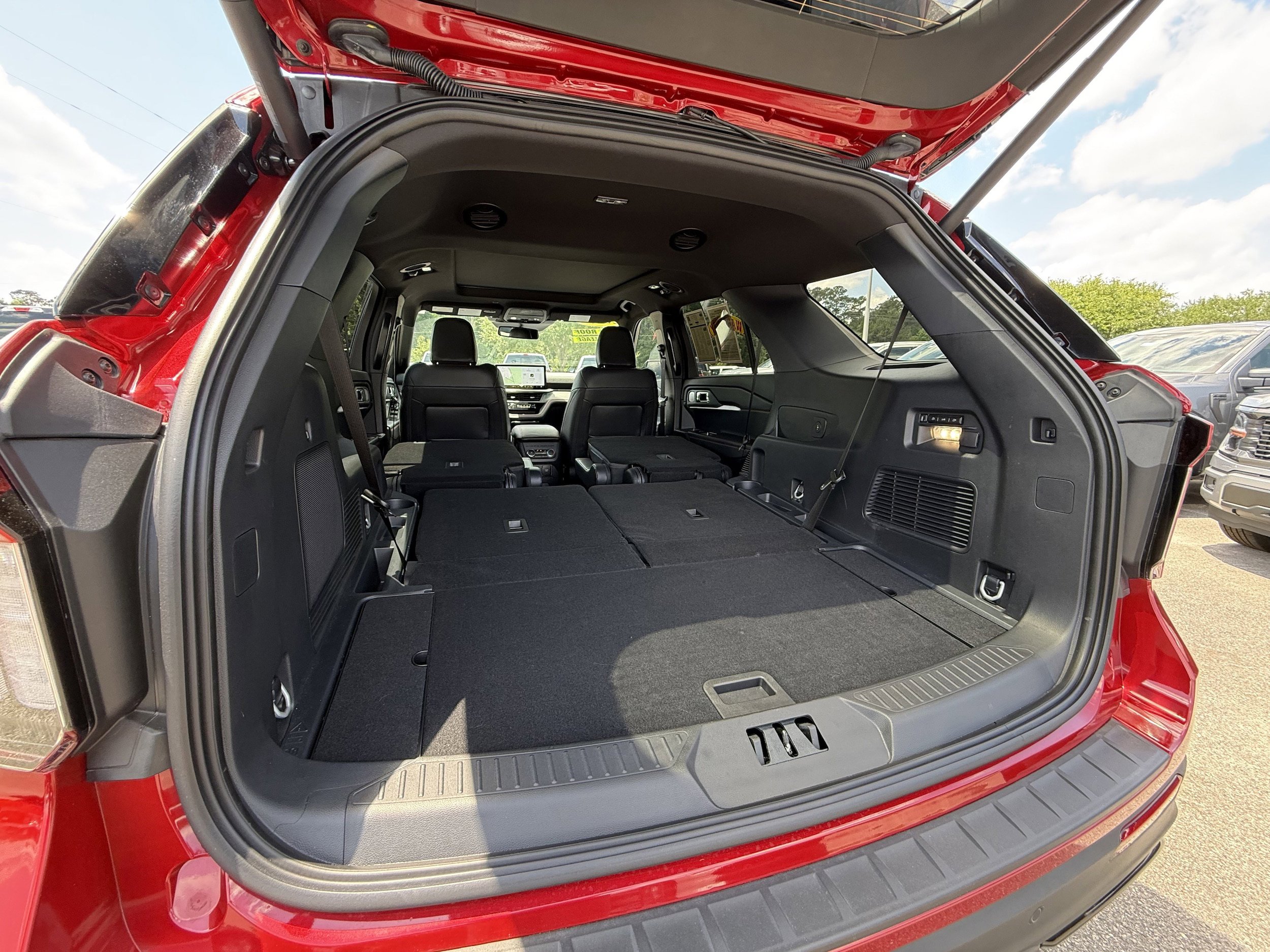 Used 2025 Ford Explorer ST w/ Sun And Sound Package AWD/4WD image 32