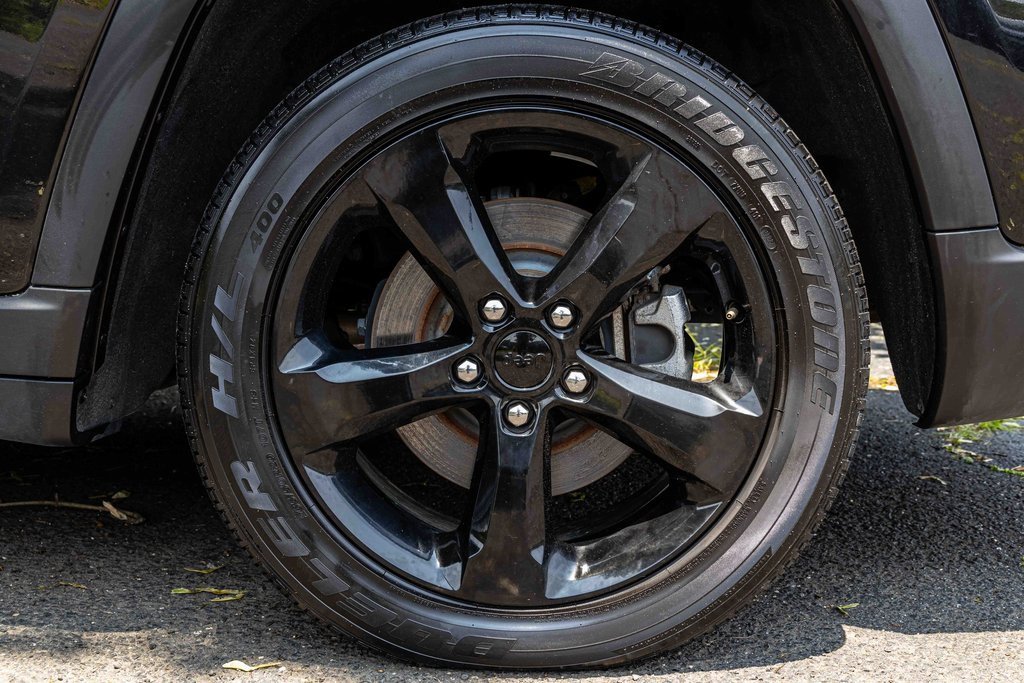 Used 2023 Jeep Grand Cherokee L Laredo image 28