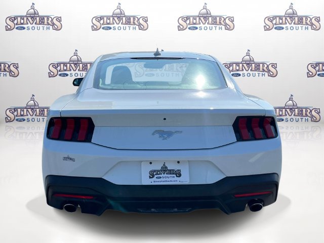 Used 2025 Ford Mustang Coupe RWD image 4