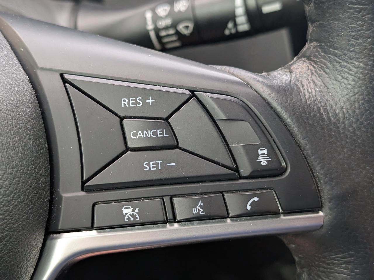 Used 2018 Nissan Rogue SL FWD image 14