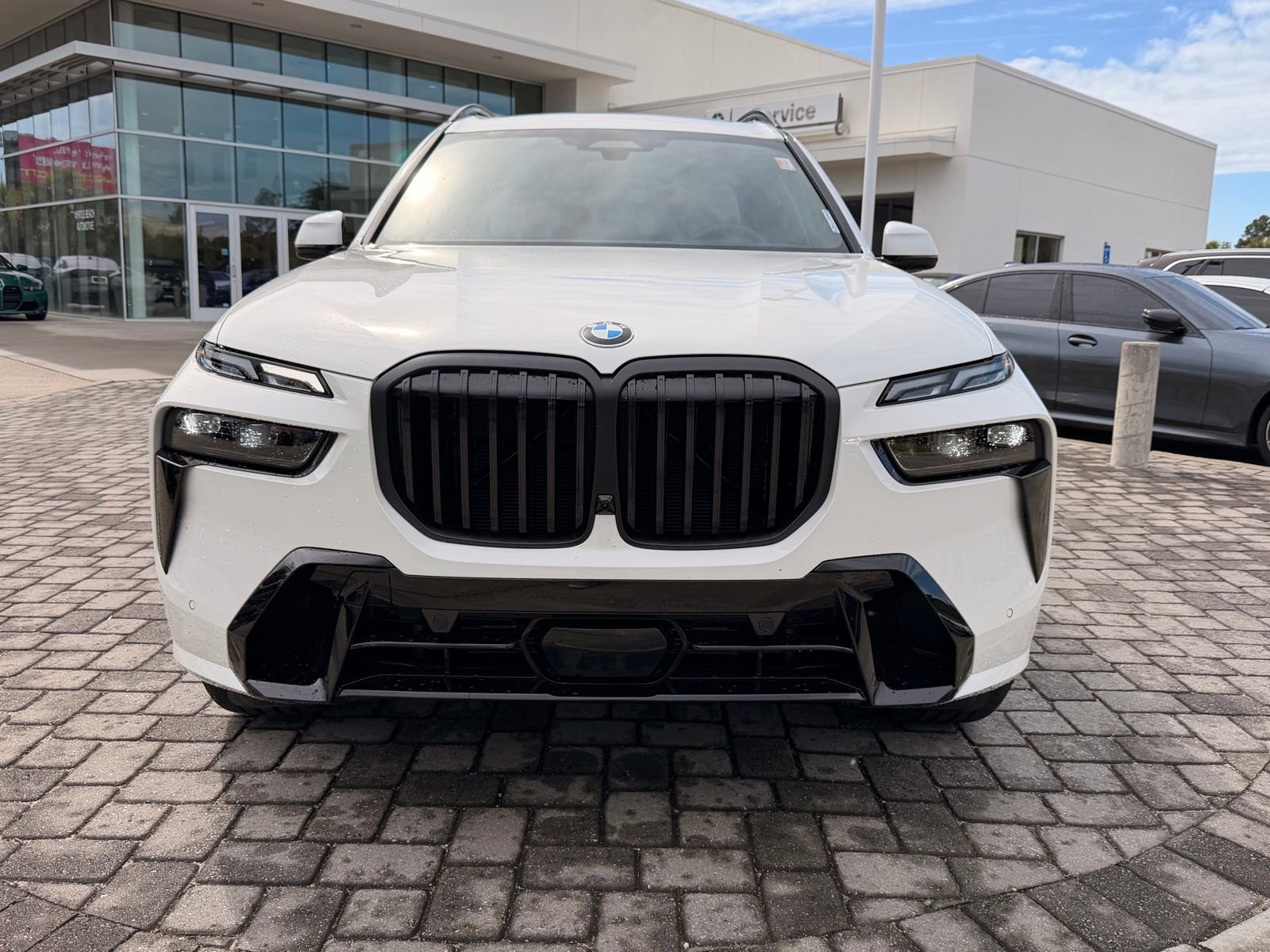 Used 2026 BMW X7 xDrive40i w/ M Sport Package AWD/4WD image 8