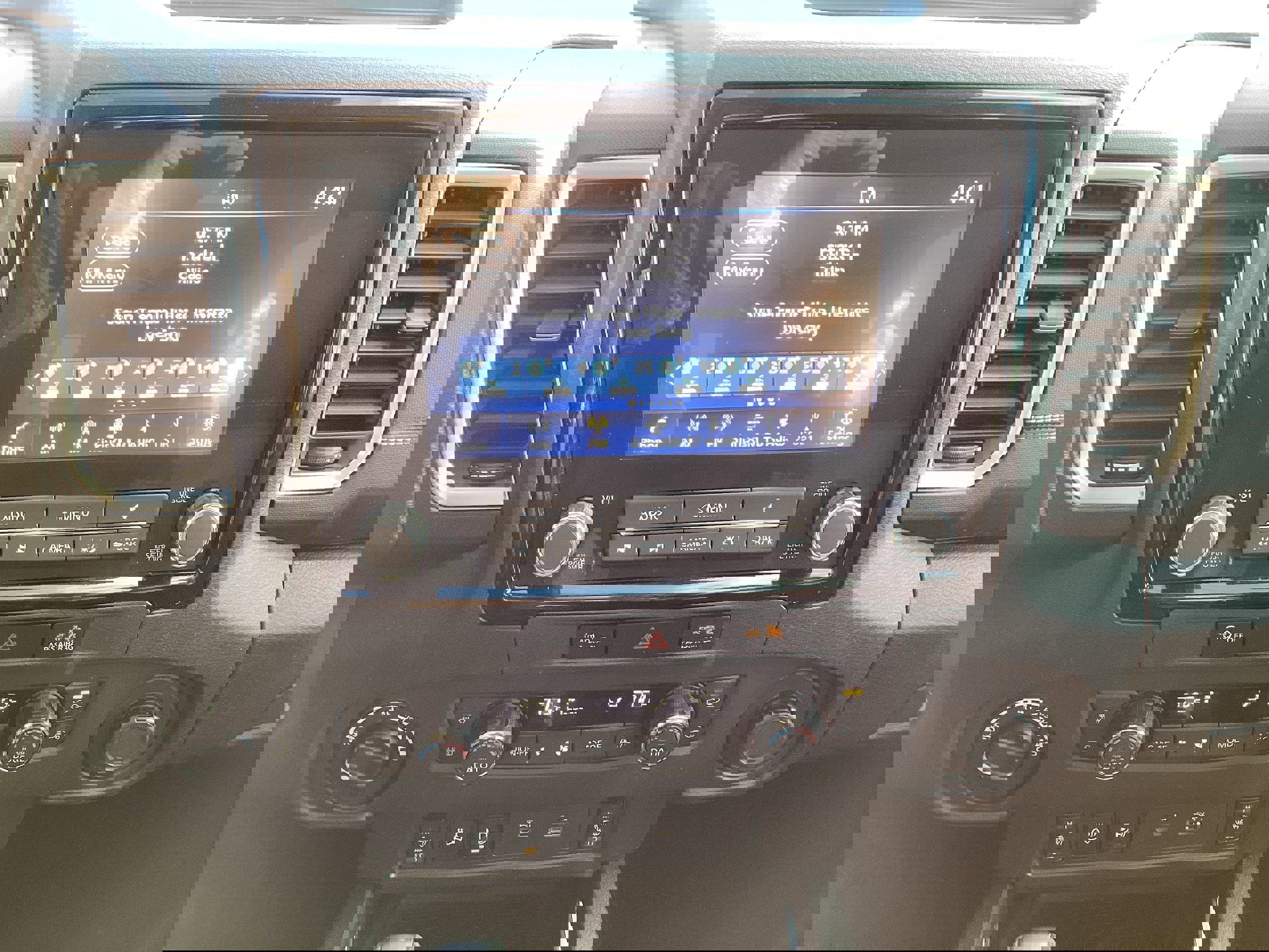 Used 2024 Nissan Frontier SV w/ SV Convenience Package image 17