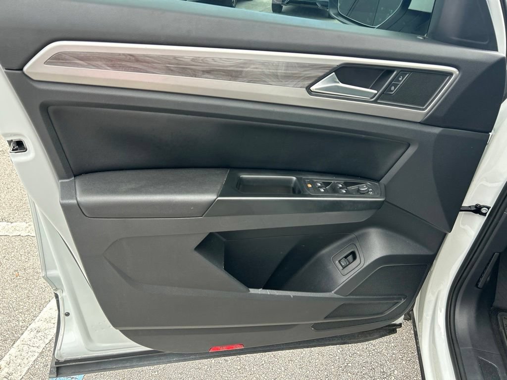 Used 2020 Volkswagen Atlas Cross Sport SE FWD image 17