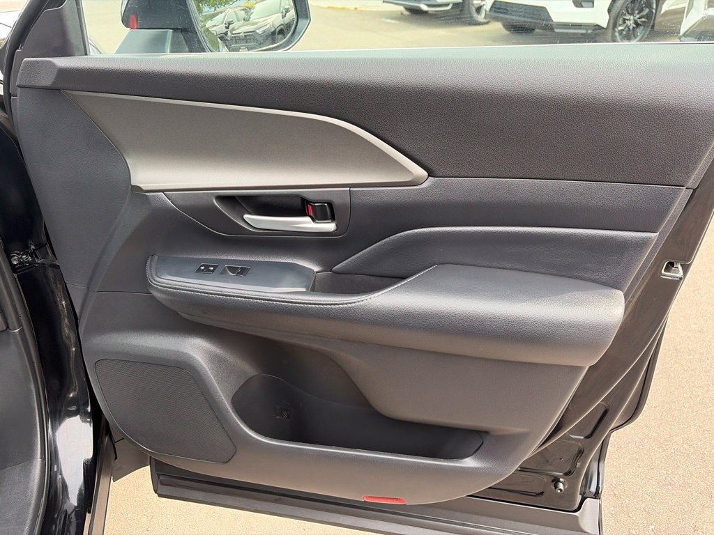 Used 2025 Toyota Grand Highlander AWD image 10