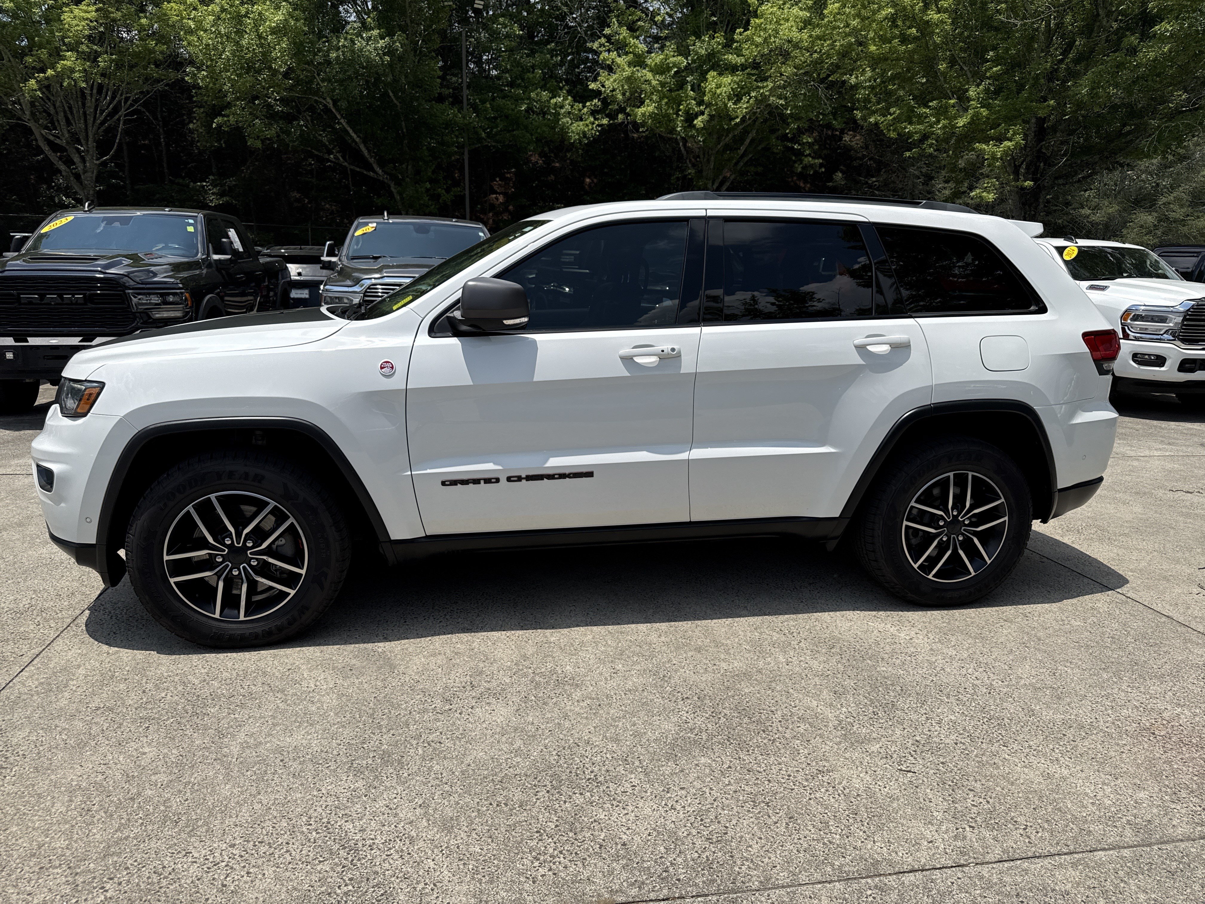 Used 2019 Jeep Grand Cherokee Trailhawk w/ Trailhawk Luxury Group AWD/4WD image 4
