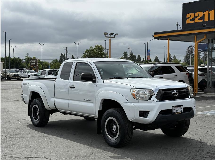 Used 2014 Toyota Tacoma 4x4 Access Cab w/ SR5 Package image 3