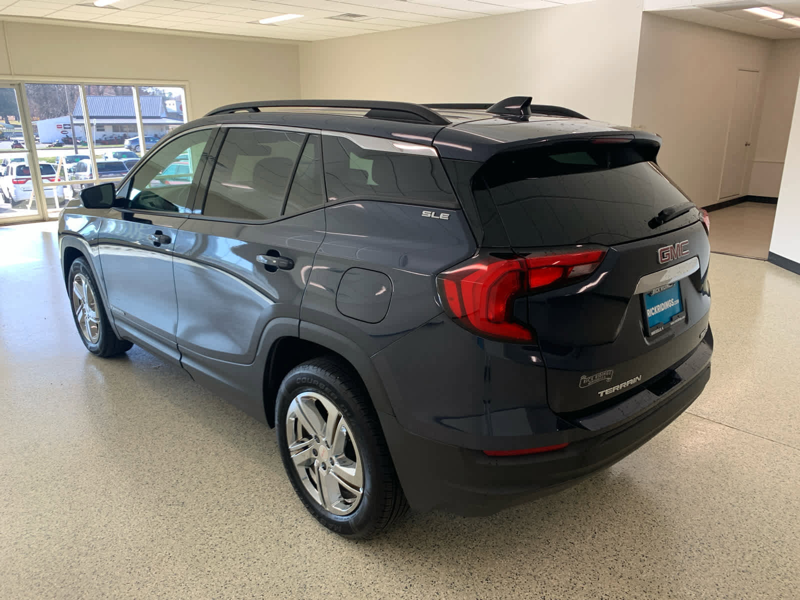 Used 2018 GMC Terrain SLE w/ Driver Convenience Package image 9