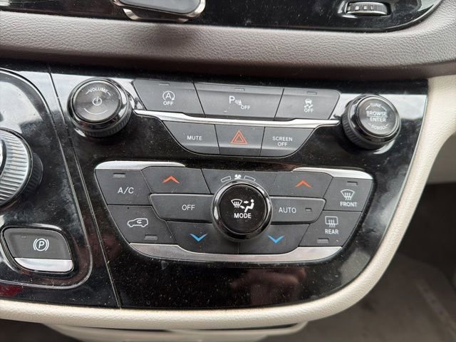 Used 2018 Chrysler Pacifica Touring-L image 25