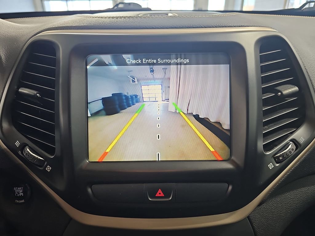 Used 2016 Jeep Cherokee Limited AWD/4WD image 29