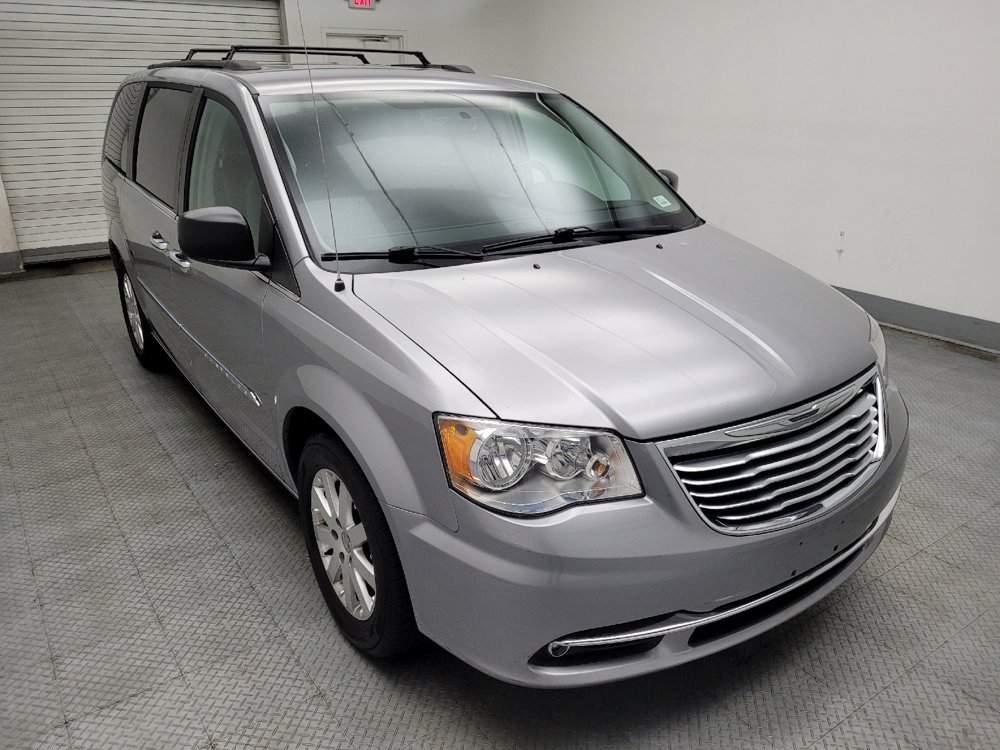 Used 2016 Chrysler Town & Country Touring w/ Driver Convenience Group FWD image 13
