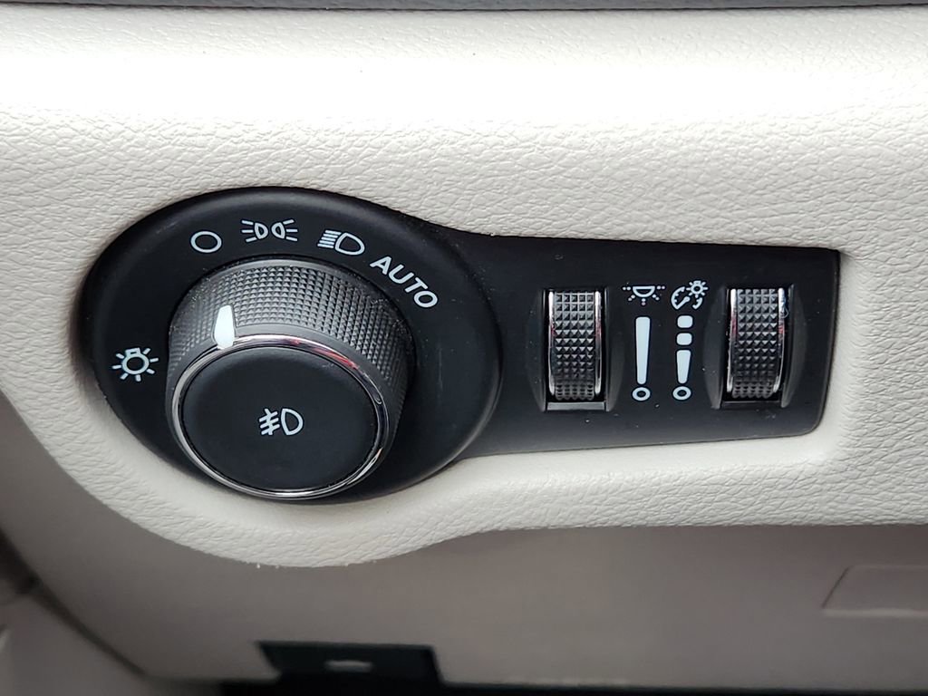 Used 2024 Chrysler Pacifica Limited image 28