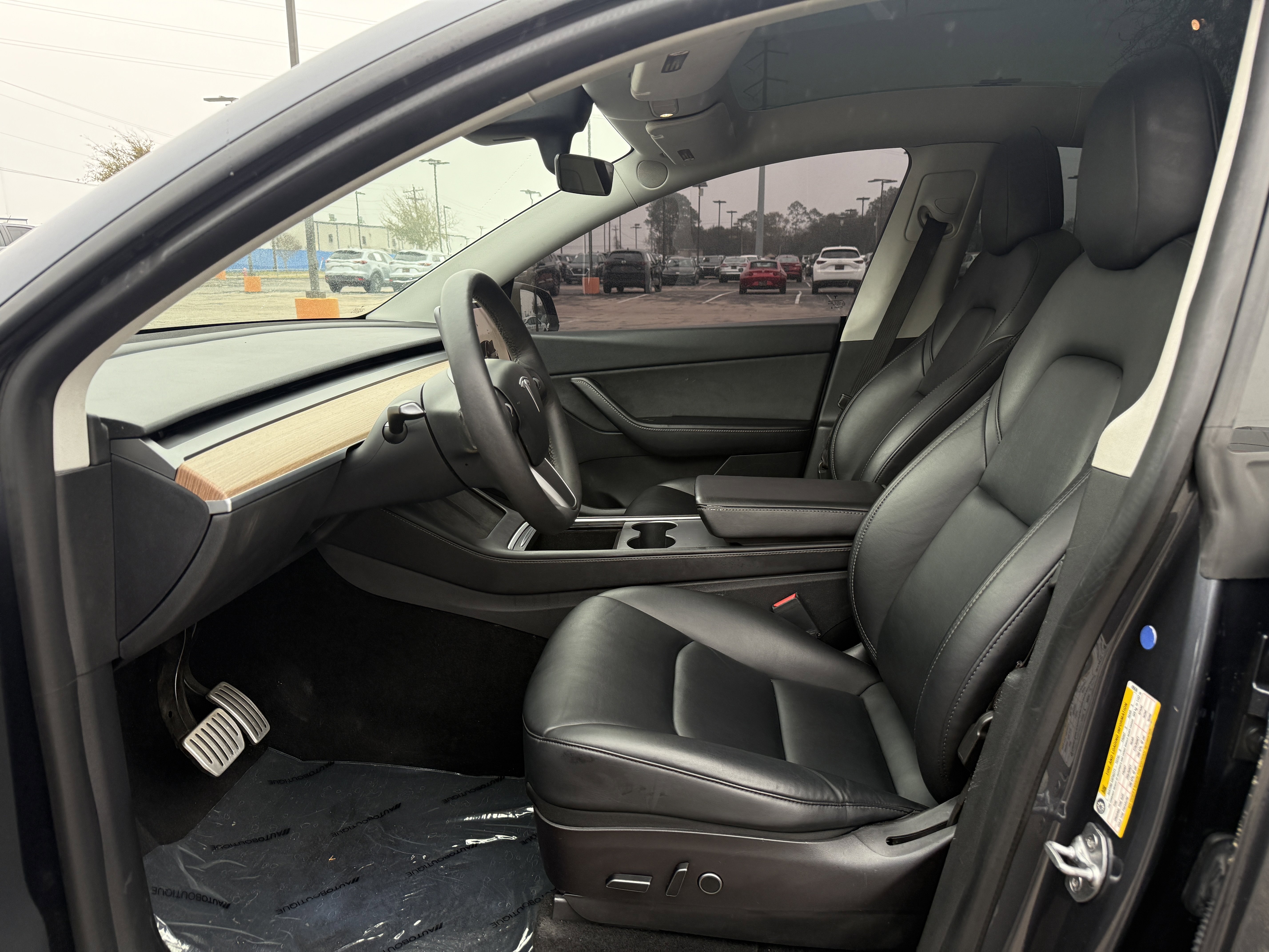 Used 2022 Tesla Model Y Performance image 23