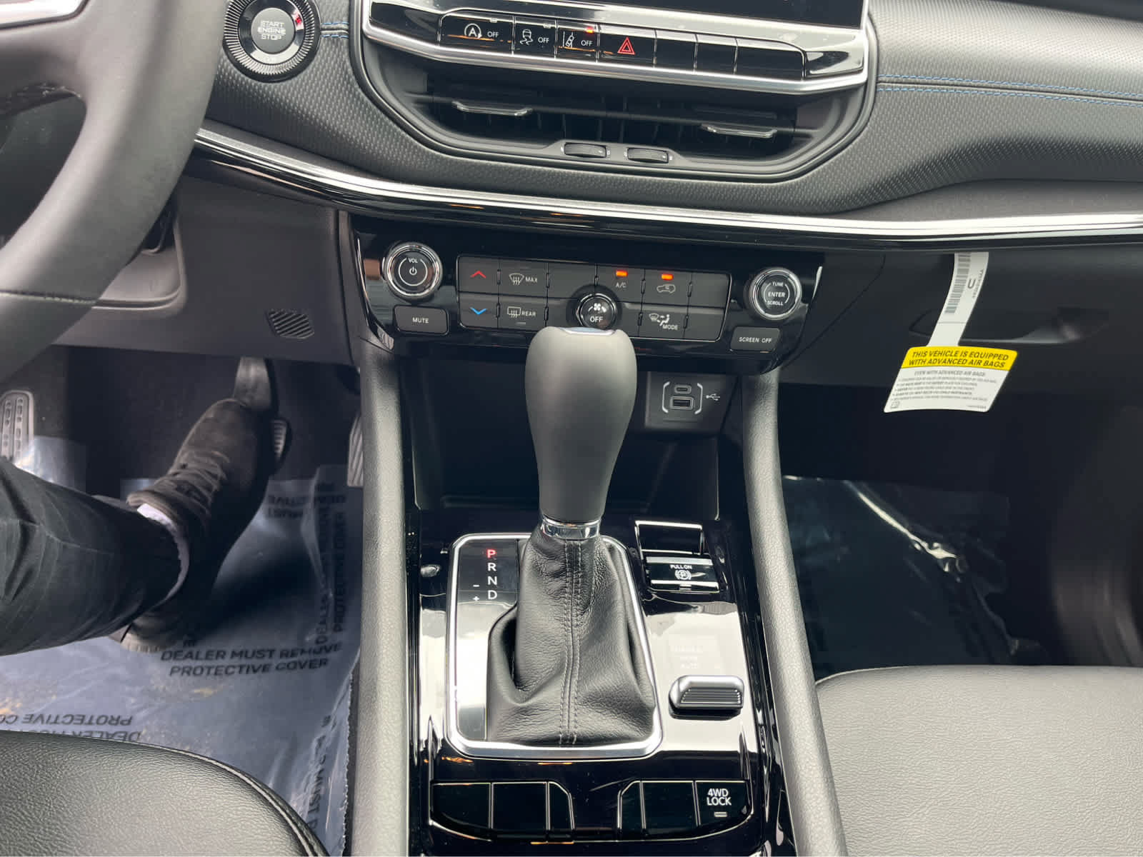 New 2026 Jeep Compass Latitude AWD/4WD image 16