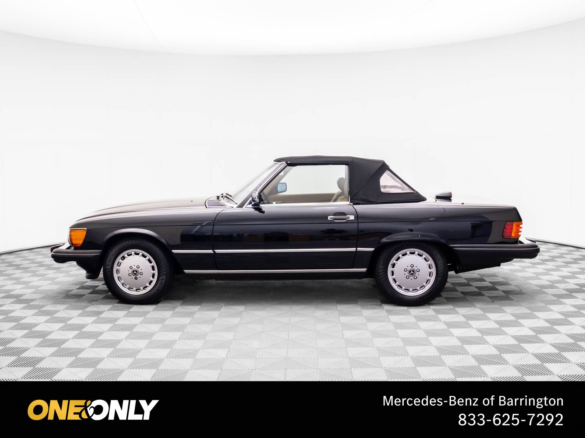 Used 1987 Mercedes-Benz 560 SL image 2