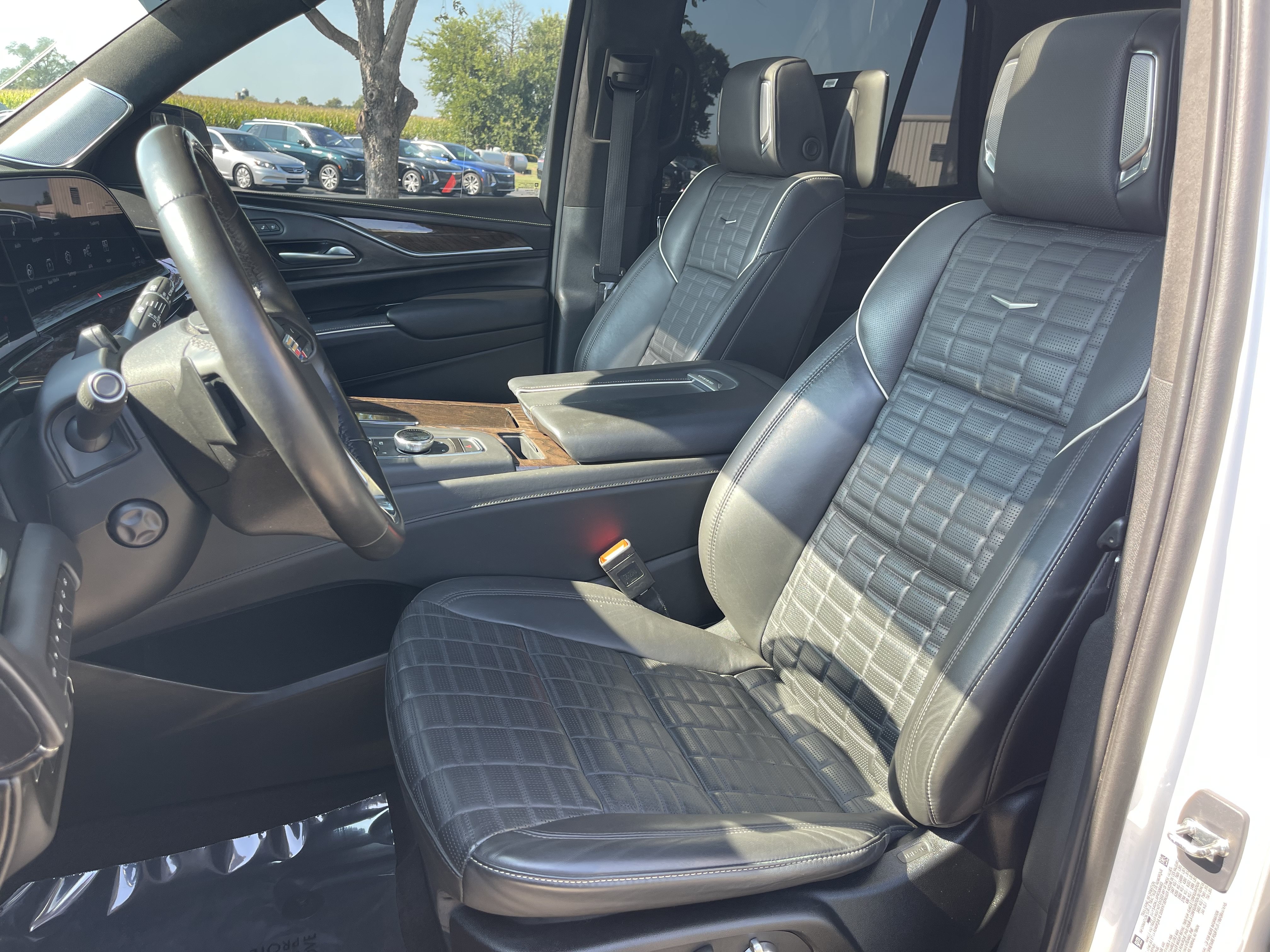 Used 2023 Cadillac Escalade Premium Luxury Platinum AWD/4WD image 17