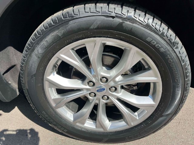 Used 2024 Ford Explorer XLT w/ Equipment Group 202A RWD image 11