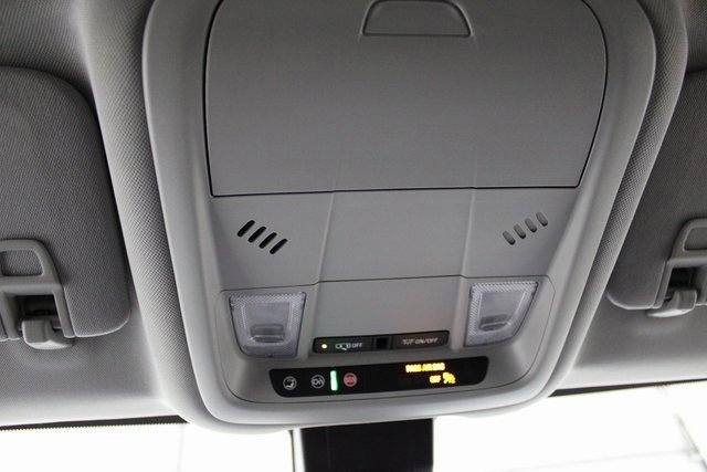 Used 2024 GMC Terrain SLE w/ Driver Convenience Package image 14