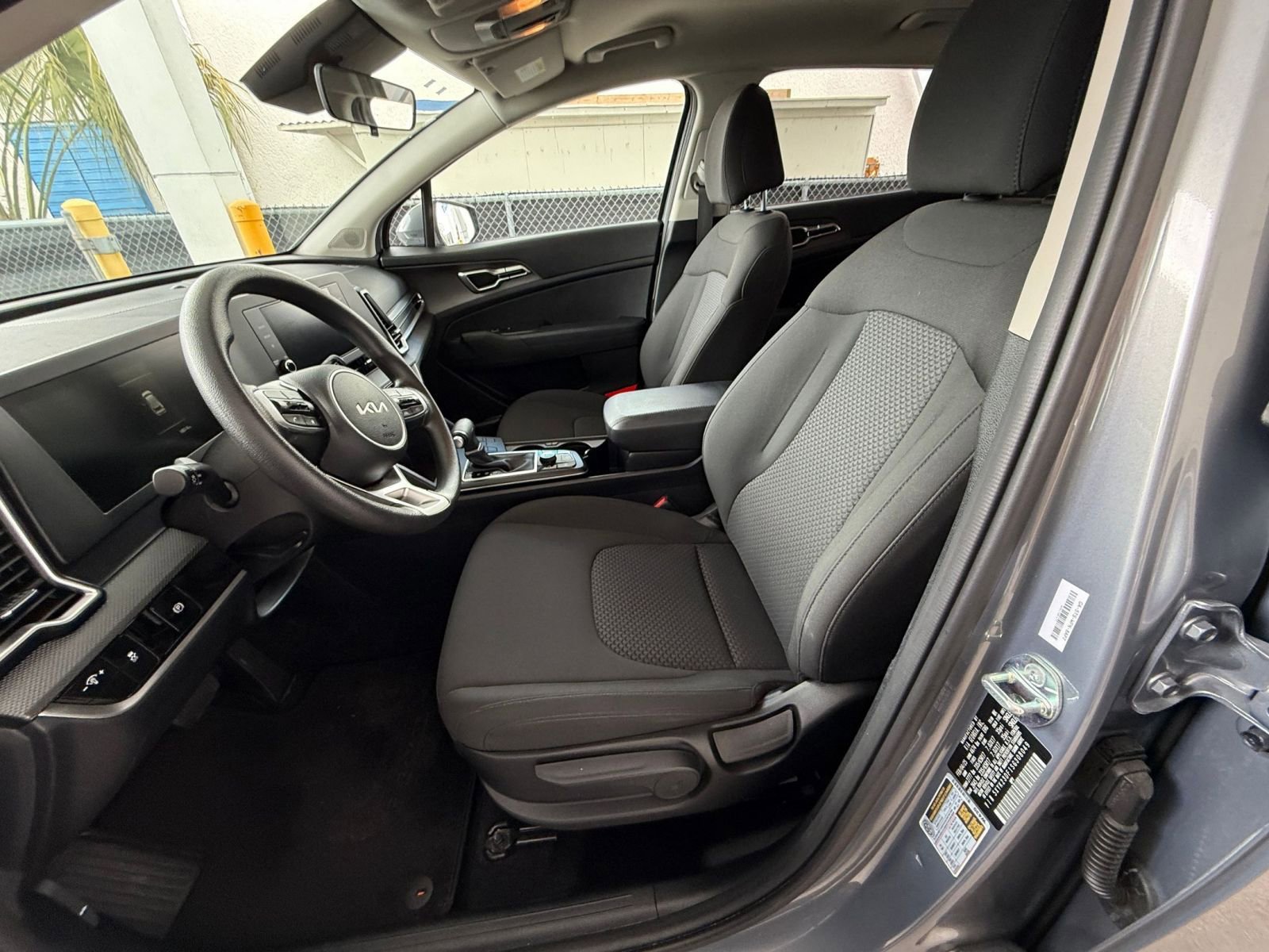 Used 2025 Kia Sportage LX image 27