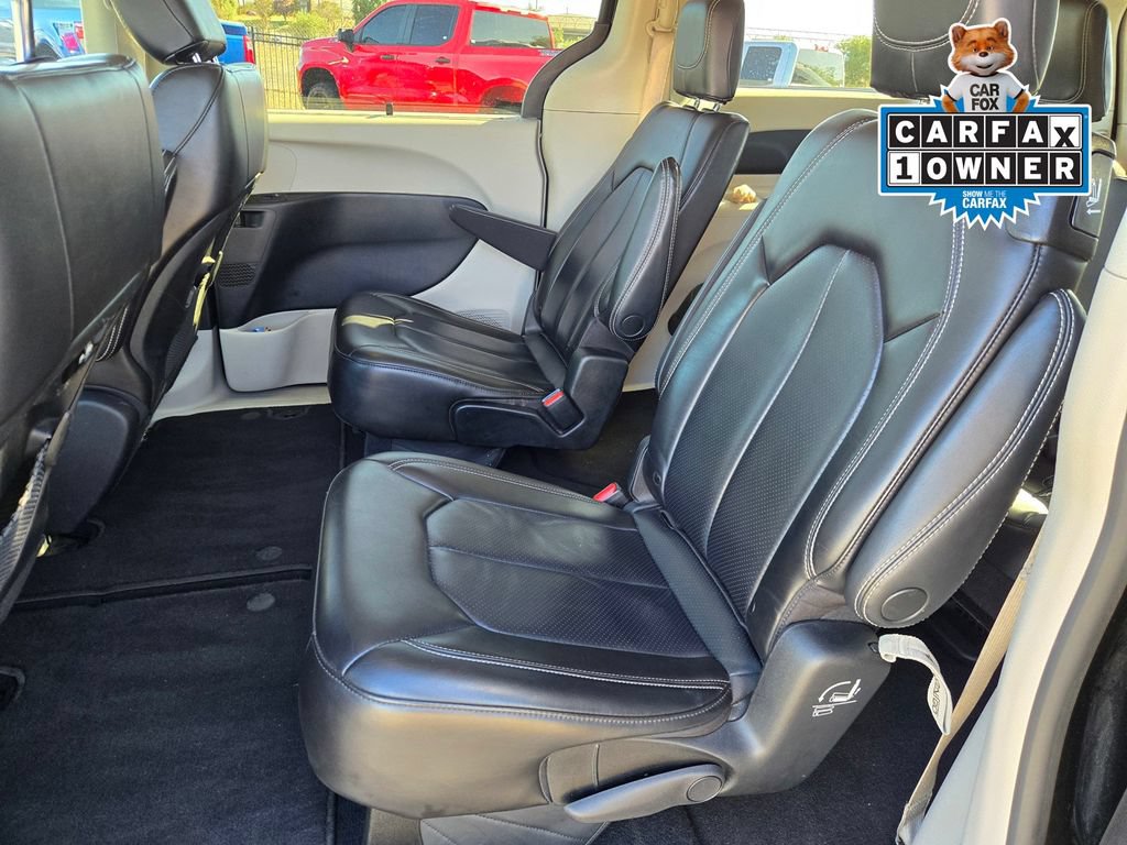 Used 2023 Chrysler Pacifica Touring-L FWD image 11