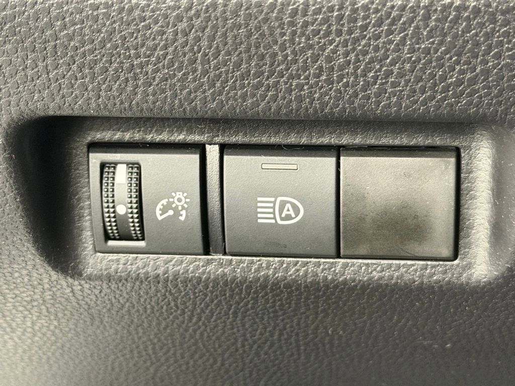 Certified 2025 Toyota RAV4 LE FWD image 28