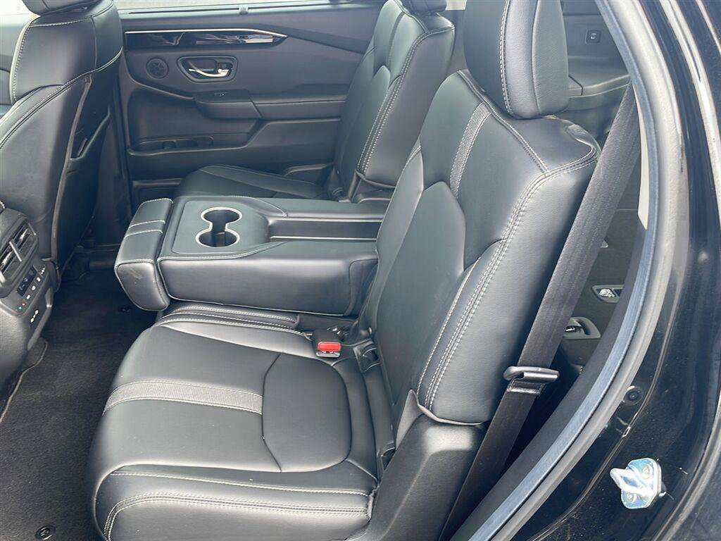Used 2024 Honda Pilot Touring image 15