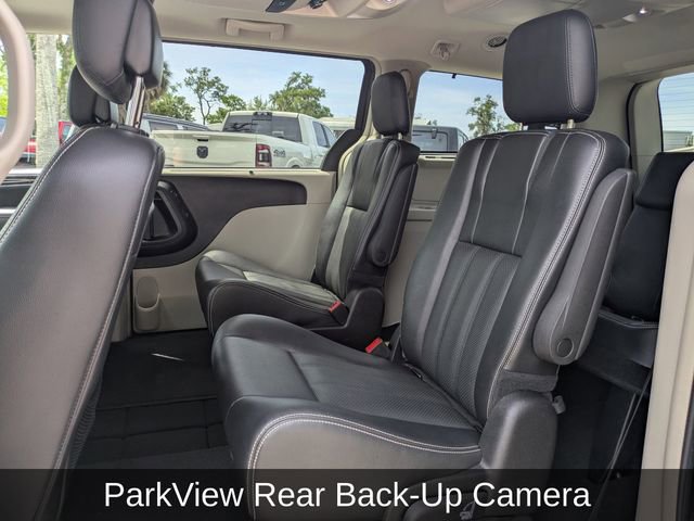 Used 2016 Chrysler Town & Country Touring-L FWD image 17