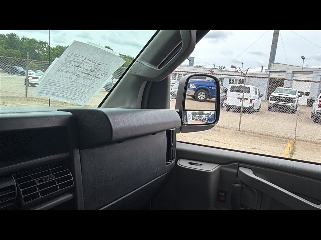 Used 2017 Chevrolet Express 2500 RWD image 15