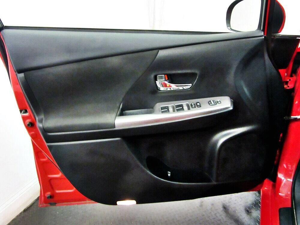 Used 2017 Toyota Prius V Two image 7