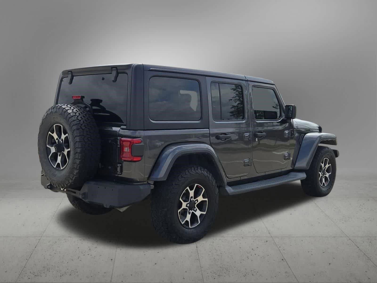 Used 2018 Jeep Wrangler Unlimited Sahara AWD/4WD image 6