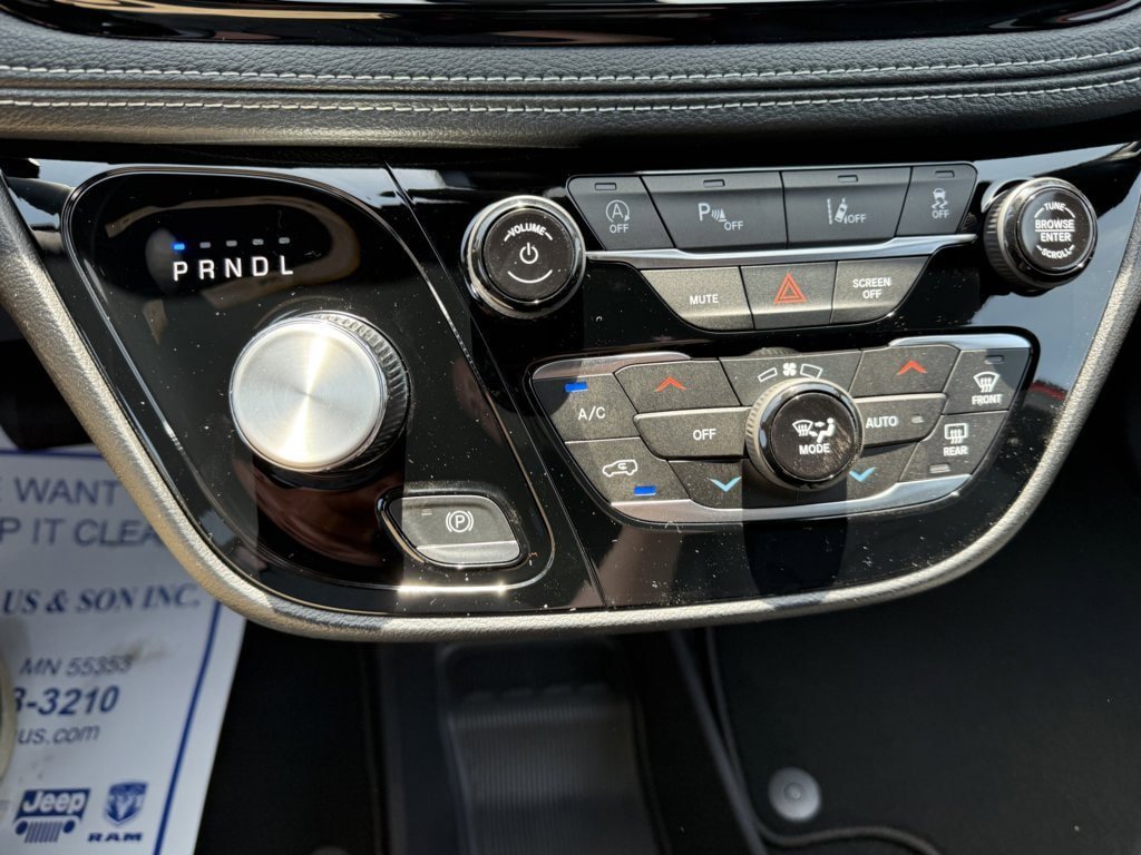 New 2027 Chrysler Pacifica Select AWD/4WD image 20