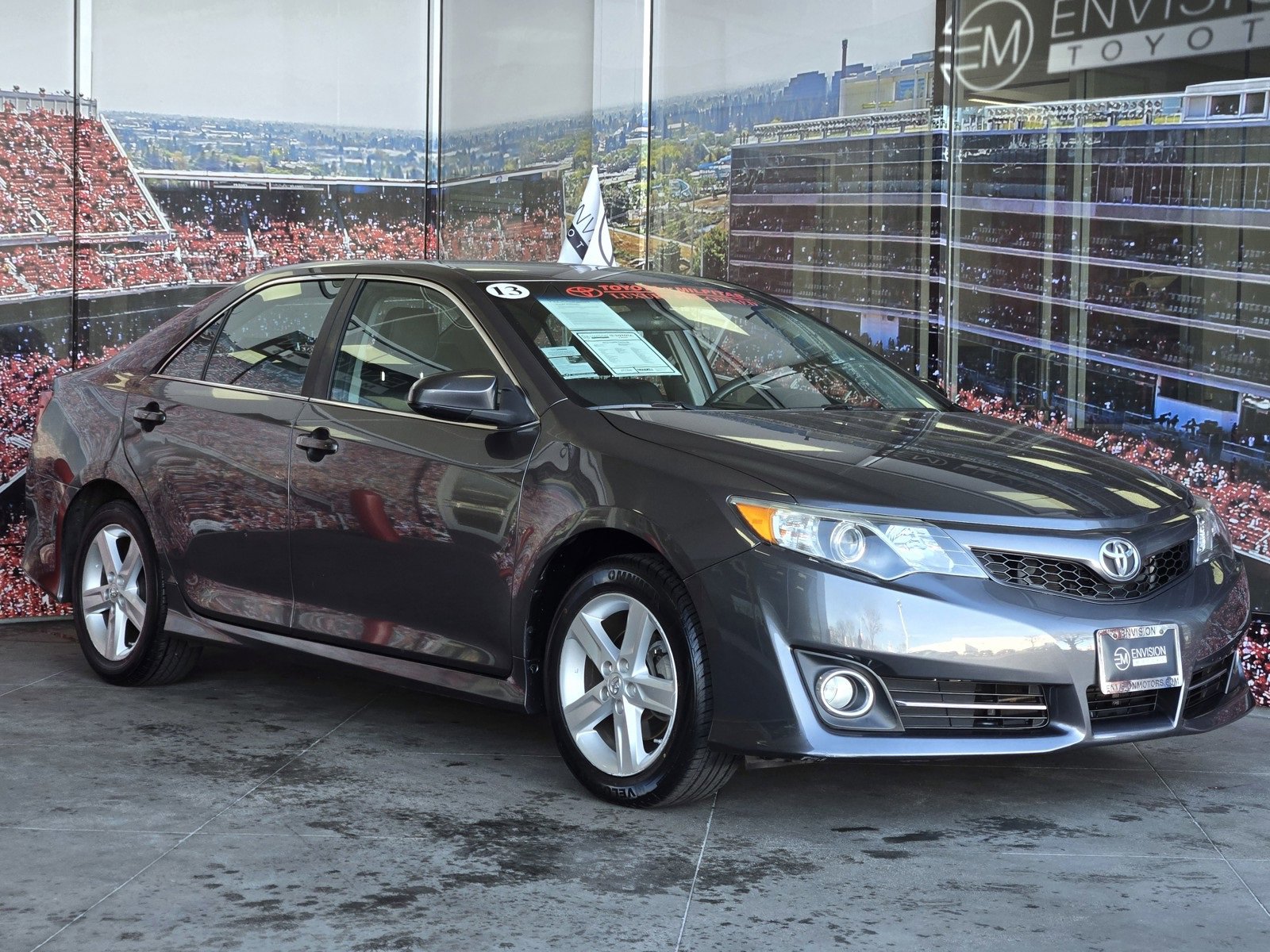 Used 2013 Toyota Camry SE image 1