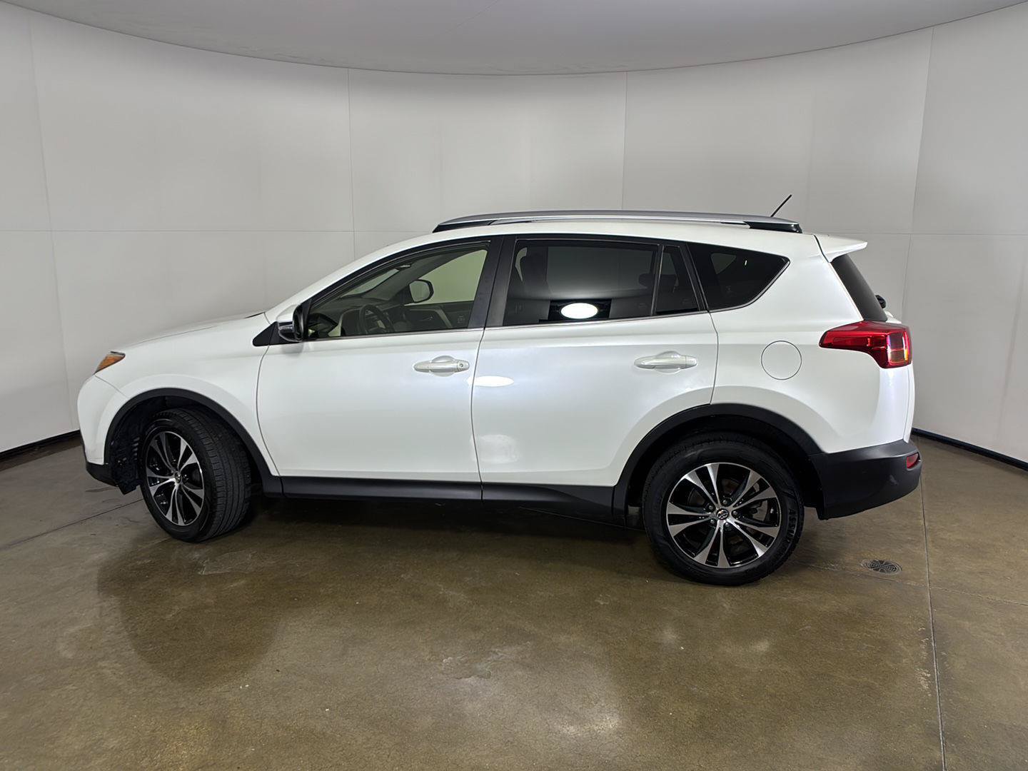 Used 2015 Toyota RAV4 Limited AWD/4WD image 14