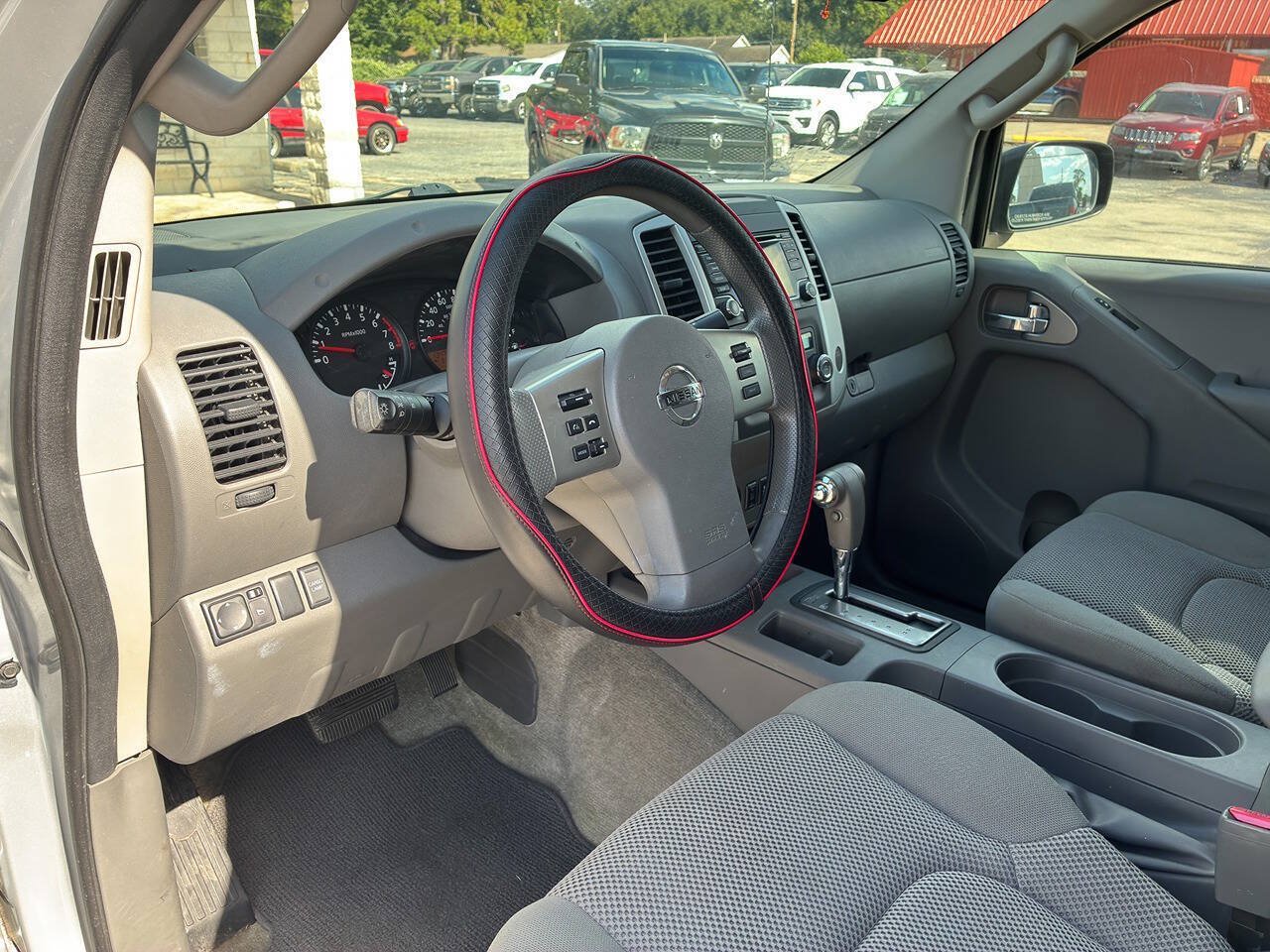 Used 2015 Nissan Frontier SV w/ SV Value Truck Package RWD image 16