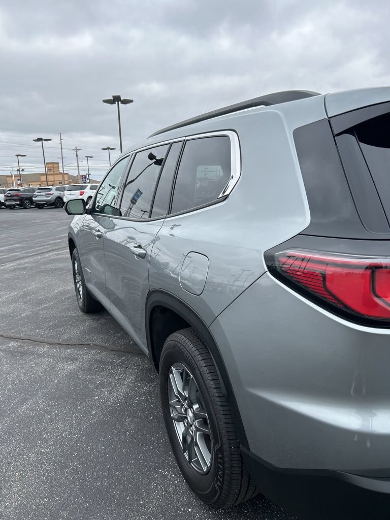 Used 2025 GMC Acadia Elevation FWD image 9