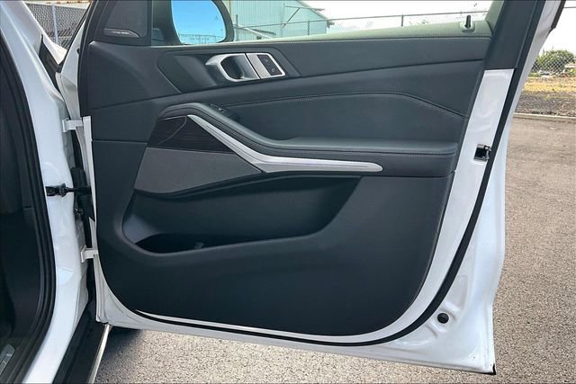 Used 2025 BMW X5 sDrive40i w/ Premium Package image 18
